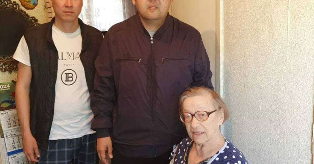 «Әділдік және Өркендеу» Қорының Маңғыстау өңіріндегі өкілдік белсенділері қарттарға көмектесті