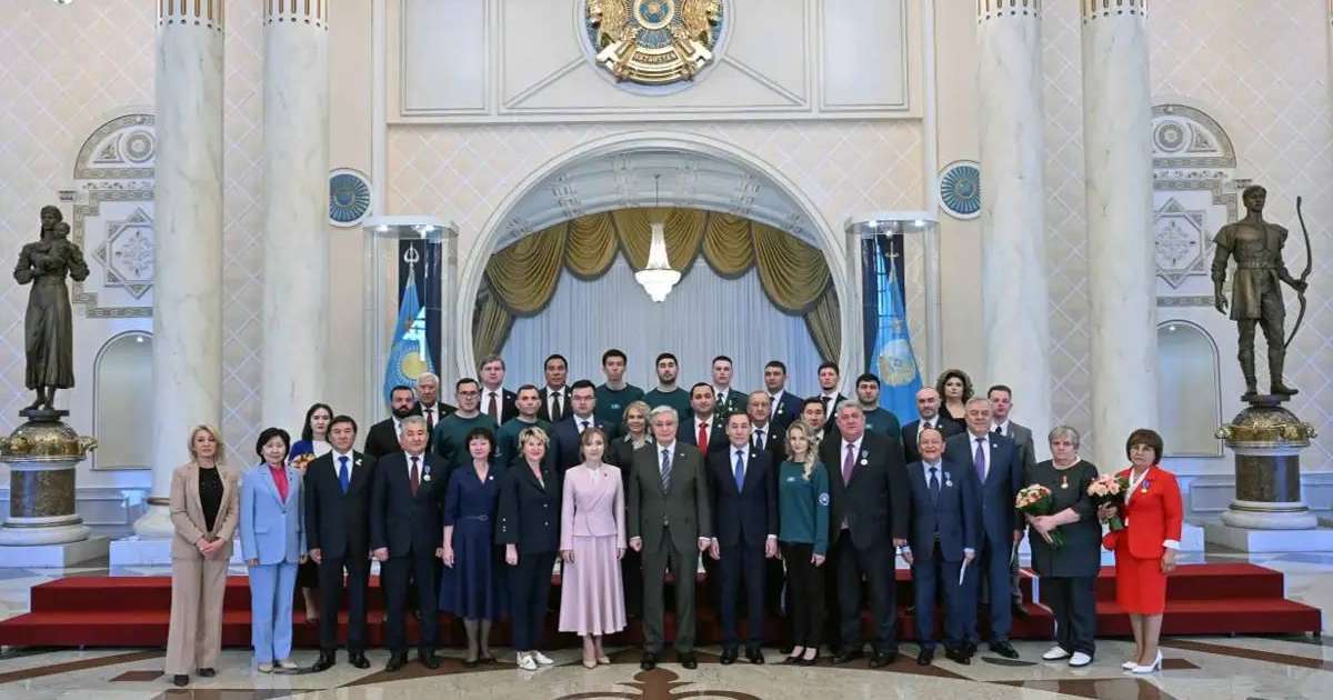 Президент бірқатар отандасымызды арнайы төсбелгімен марапаттады