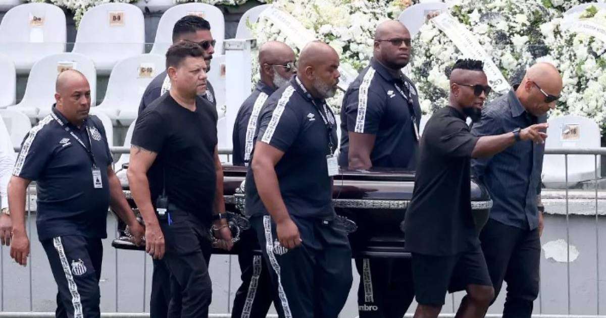 Бразилия халқы "Футбол королі" Пелені ақтық сапарға шығарып салды (фото)