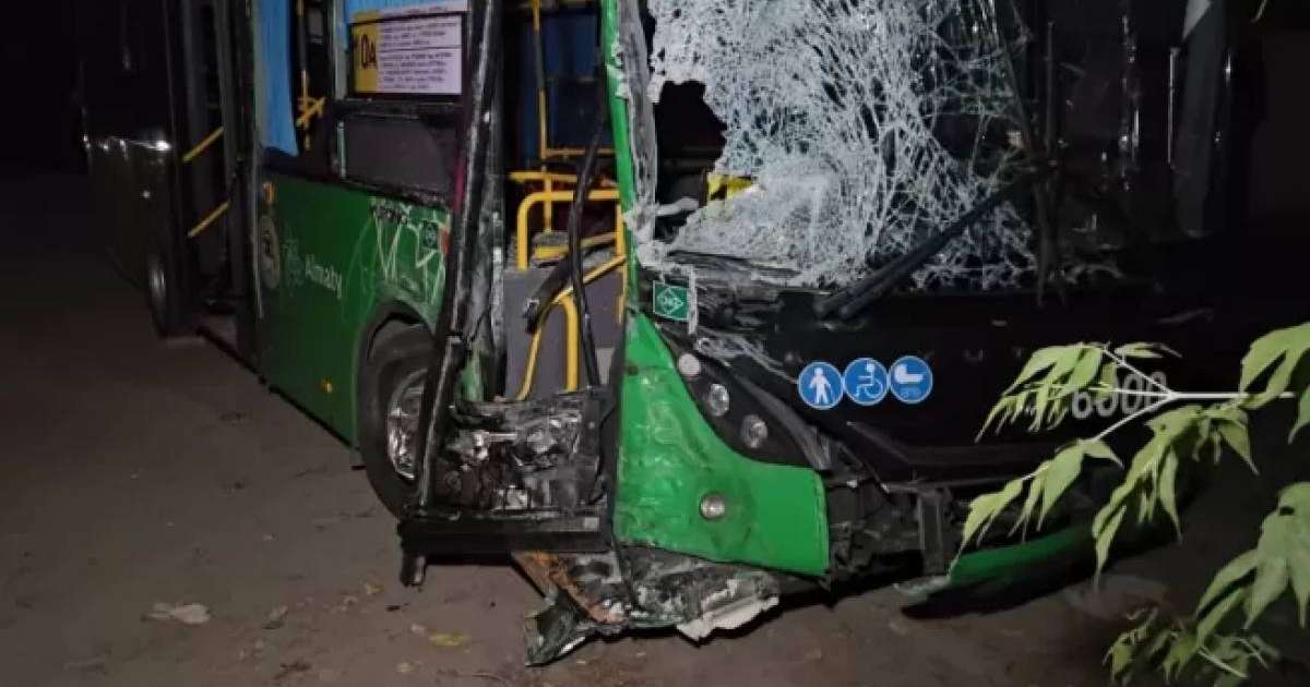 Алматыда ірі жол апаты: 23 адам зардап шекті