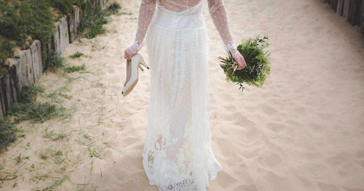 Ұлының үйлену тойына қалыңдықпен бірдей көйлек киіп барған ене сынға ұшырады