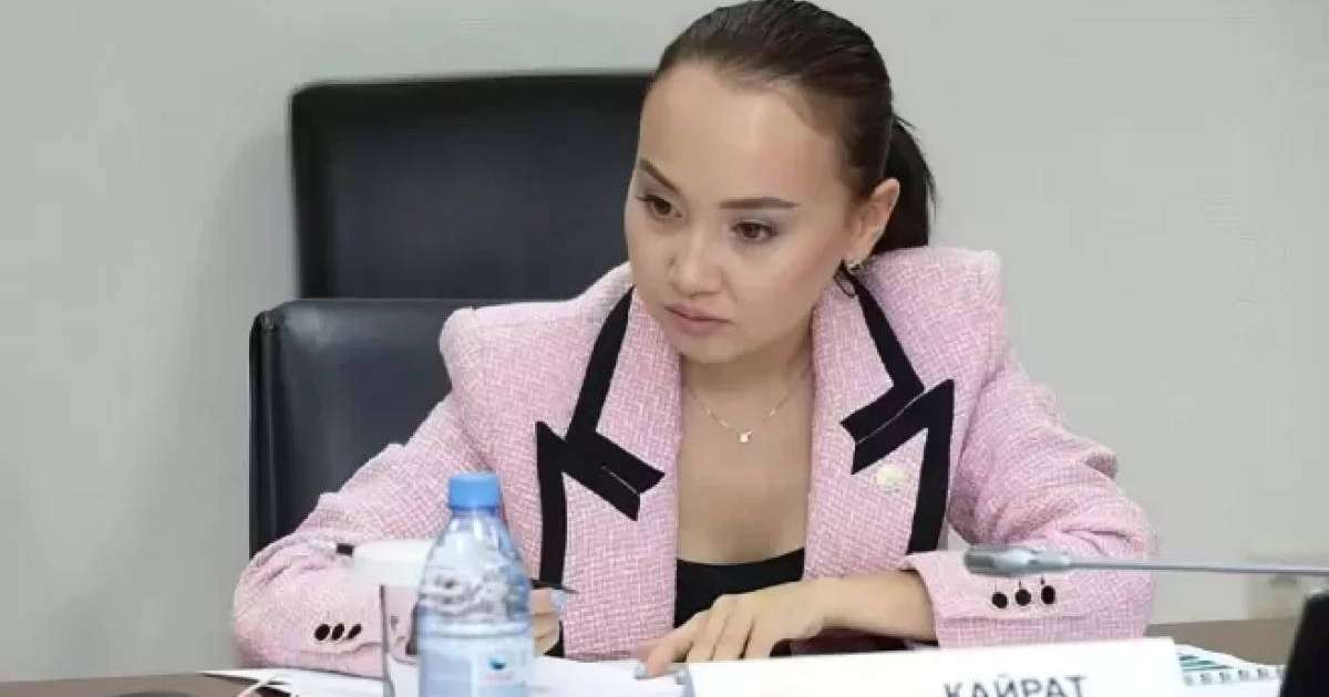 "Қазір ештеңе айта алмаймын": Перизат Қайрат тергеу изоляторында соққыға жығылғанын айтып көзіне жас алды