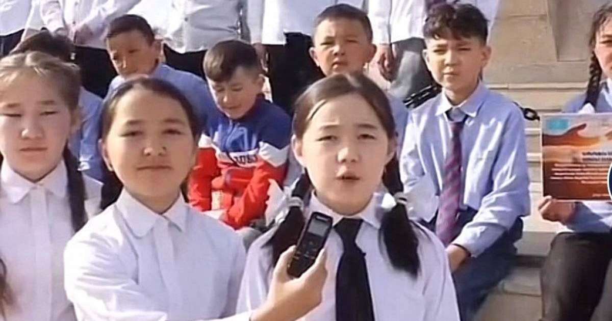 “Тәттіге жұмсайтын ақшаны Қазақ еліне жібереміз”: Моңғолиядағы қандас балалар көмек жинады