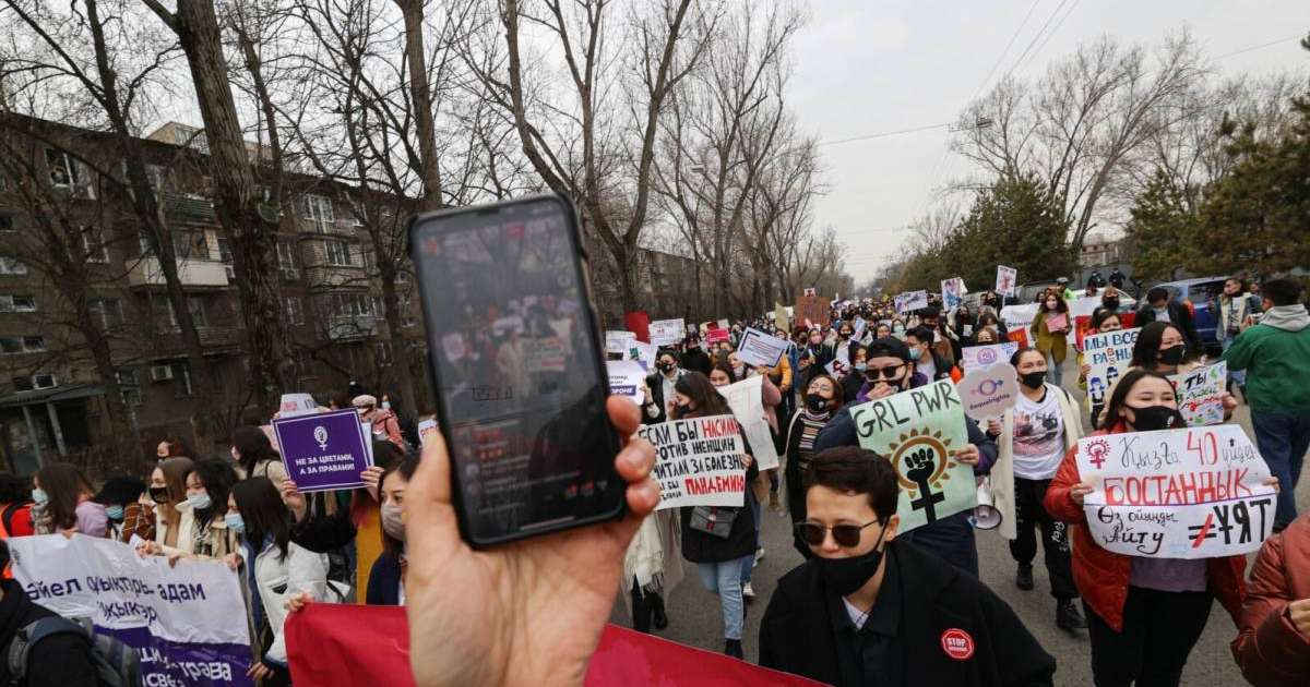 Oyan, Qazaqstan белсендісі феминистік шеруден кейін қоқан-лоқыға шағымданды