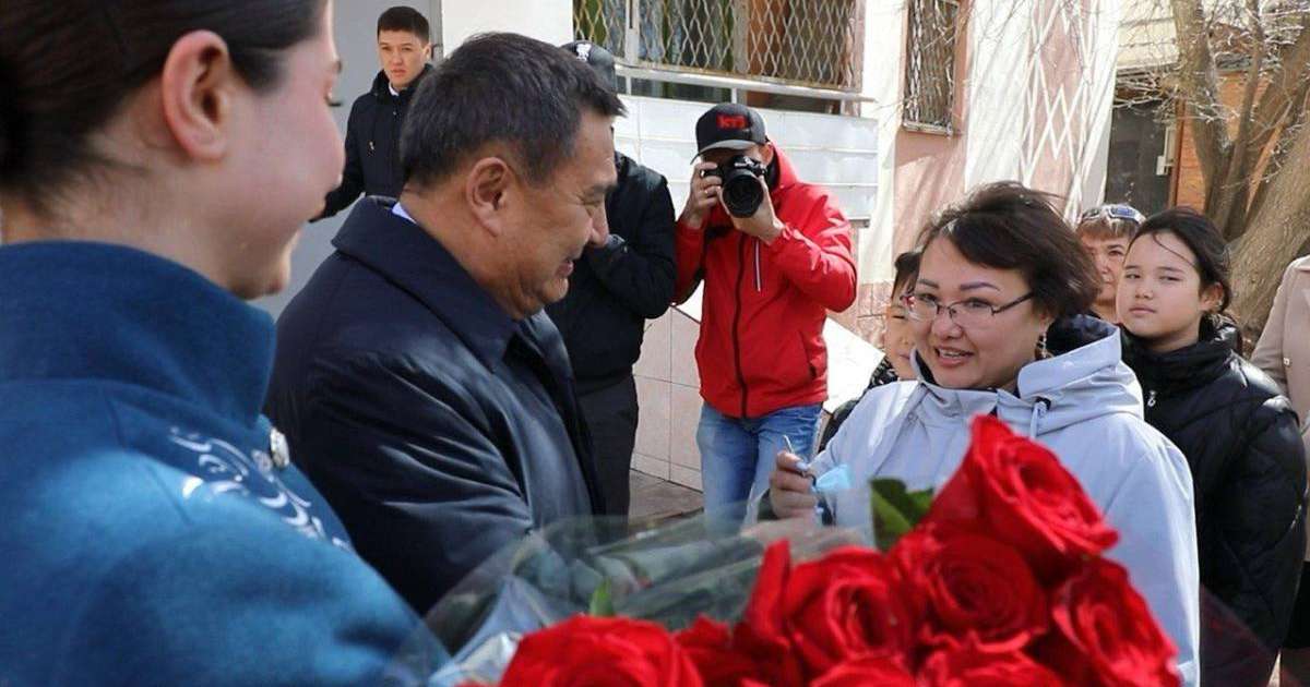 Су тасқынынан зардап шеккен облыс орталығының алғашқы тұрғындарына пәтерлер берілді