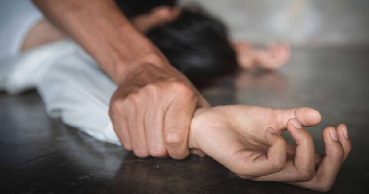 Судья қылмыскерге өзі бірнеше рет зорлаған оқушы қызға үйлен деген