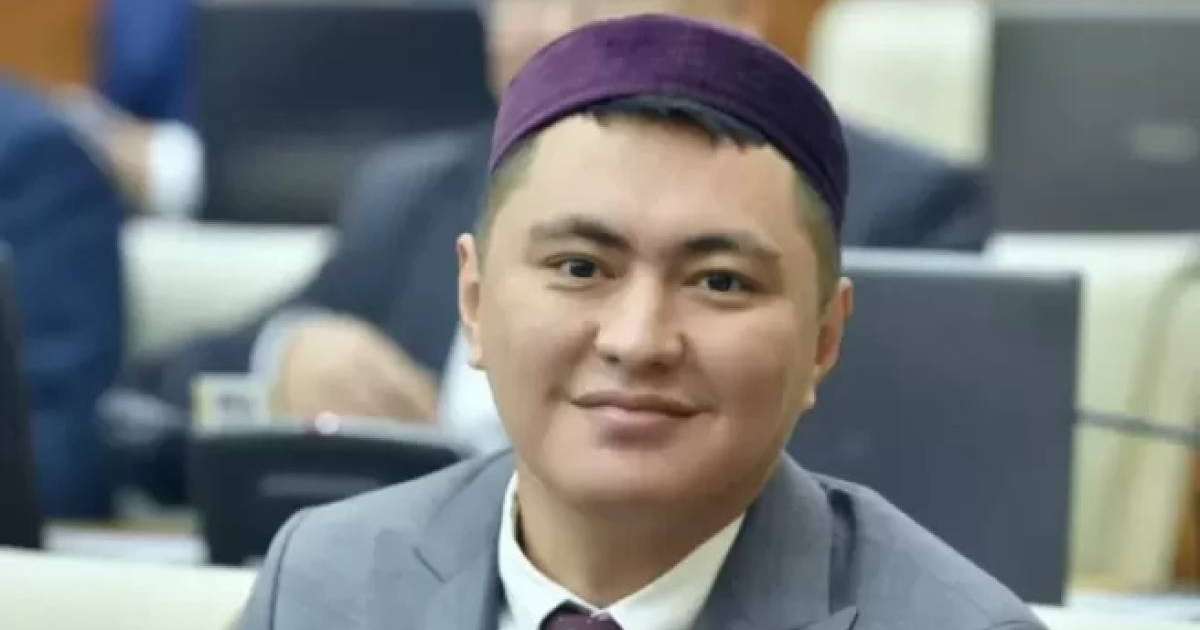 «Оптом» болады»: Дәулет Мұқаев 50-60 баланың тұсауын кесетінін айтты 