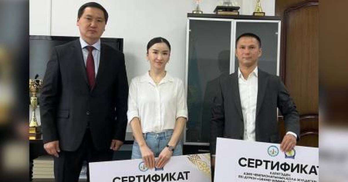 "1 миллион теңгені қимады": Әлемнің үздік спортшысы атанған каратэшіге сыйақы табыстаған Бақтияр Артаев сынға қалды