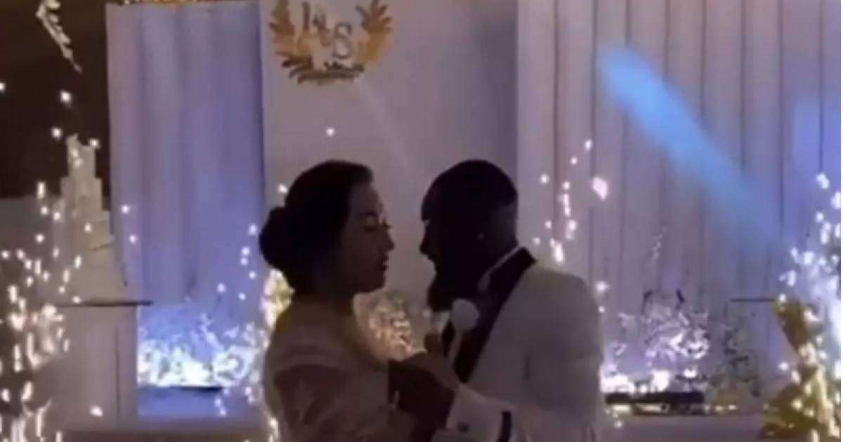 Уыс-уыс ақшаның астында билеген қазақ қызы мен африкалық азаматтың тойы ел назарын аударды