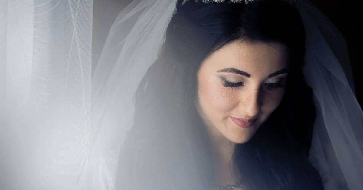 Сүйіктісімен айырылысқан ару өзіне-өзі тұрмысқа шығып алды