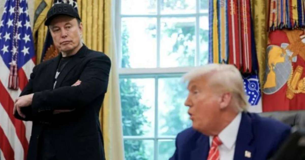 Саяси күрес пе, қойылым ба? Трамп пен Маск текетіресті