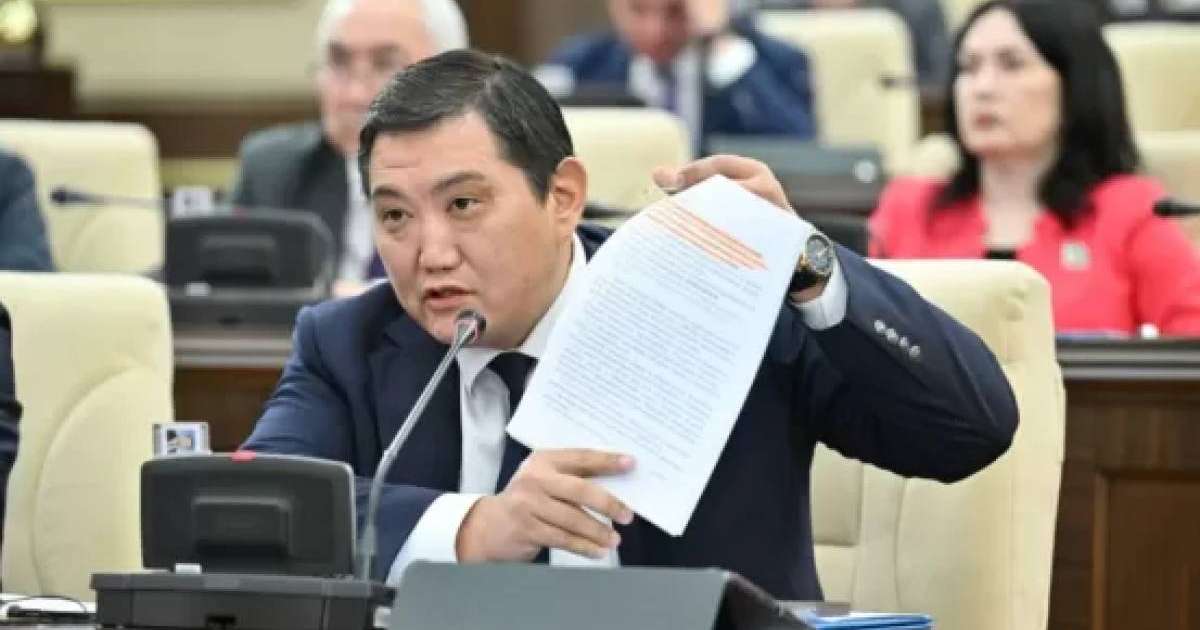 Кім жазаланды: Депутат денсаулық сақтау министрлігі мен "СҚ-Фармация" жұмысын қатаң сынға алды