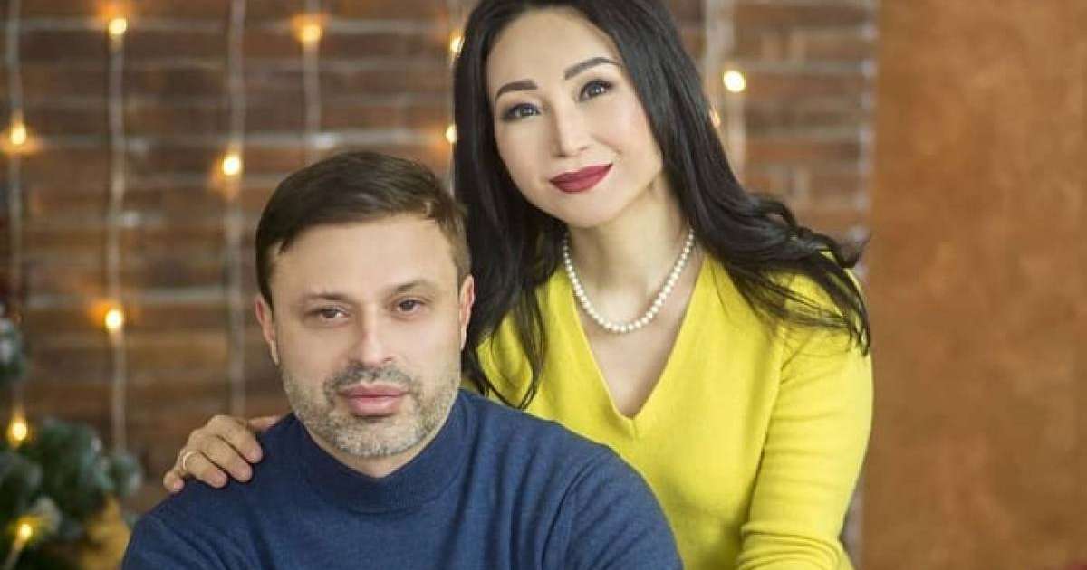 Төсекте екі адаммен жыныстық қатынас