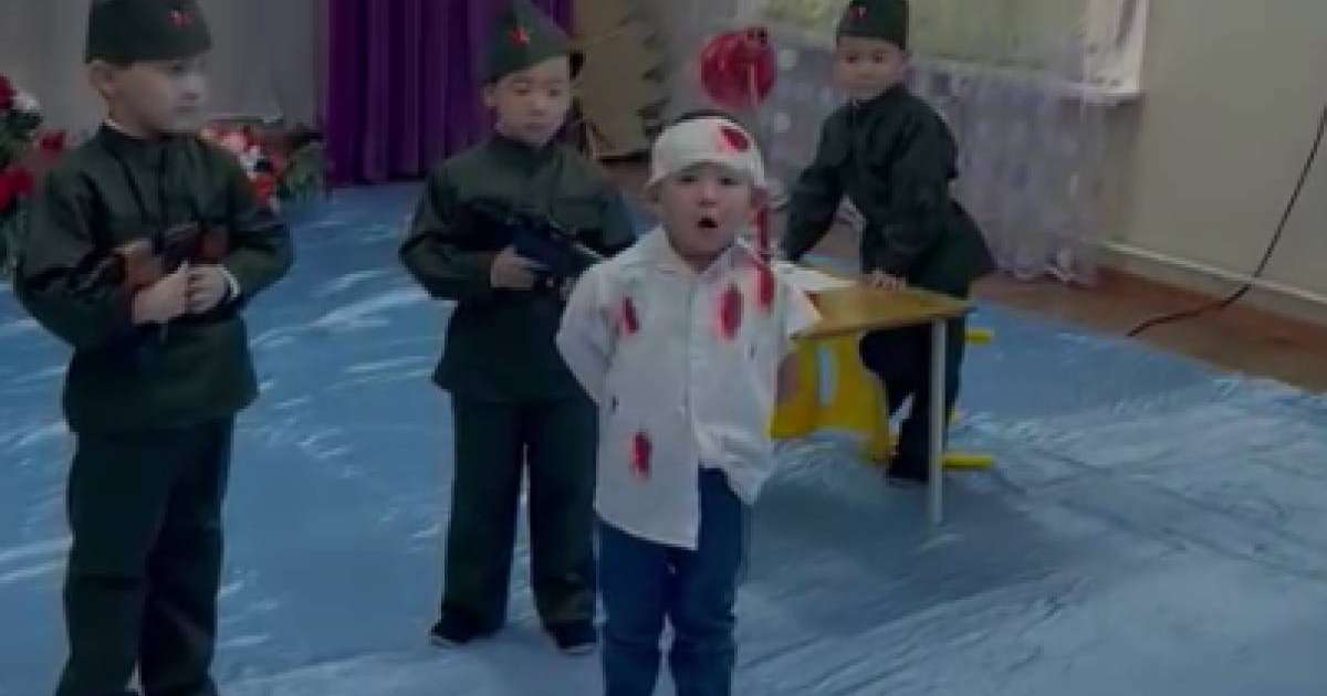 Балабақшадағы көрініс: Соққыға жығылған Қайрат Рысқұлбекті әкеліп, атып тастады (ВИДЕО)