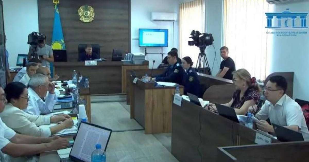 «Мылтықтың дүмімен екі рет ұрдым»: айыпталушы Шерзат Болаттың ағасын қалай соққыға жыққанын айтты