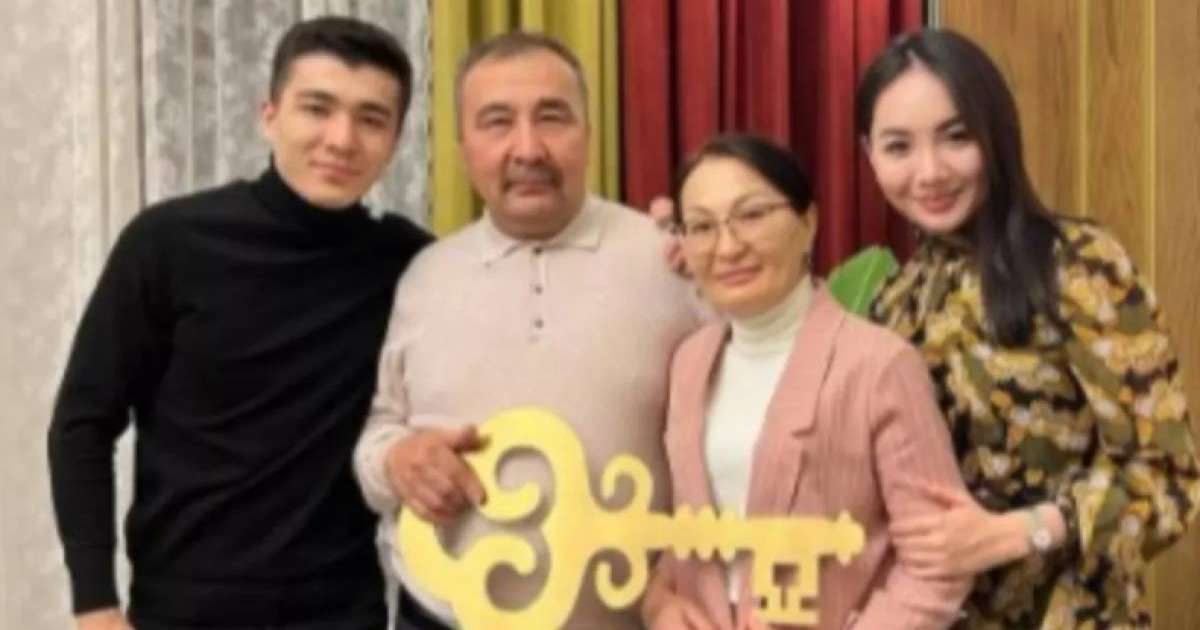 Төреғалидің қарындасы мен күйеу баласы ата-анасына елорда төрінен коттедж сыйлады (видео)