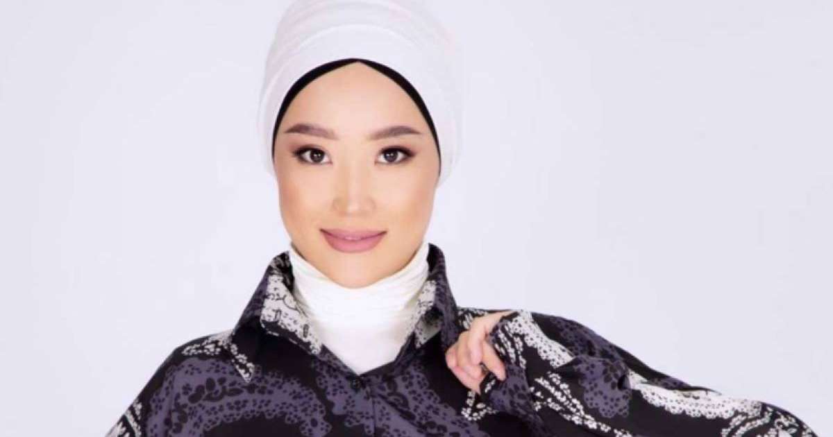 "Ажырастың ғой, орамалыңды шеш": Мөлдір Әуелбекова өзіне кеңес берген оқырманына жауап берді