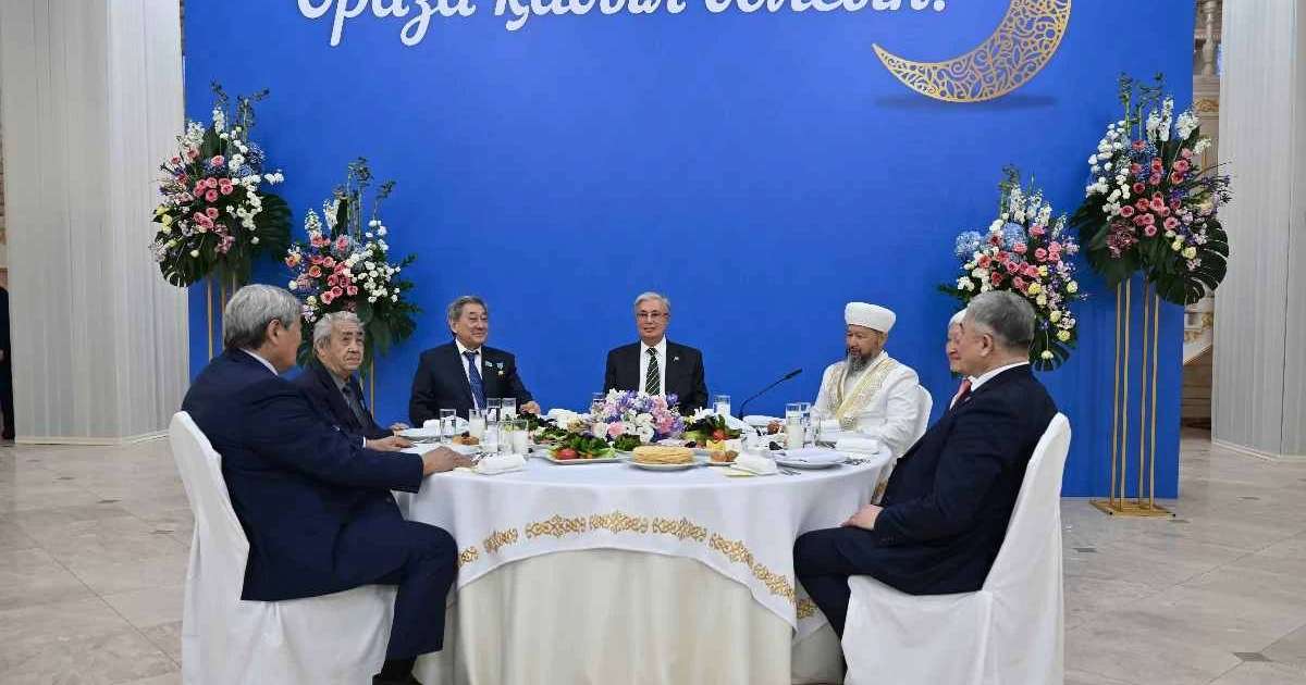 Тоқаев Ұлттық құрылтай қатысушыларына ауызашар берді