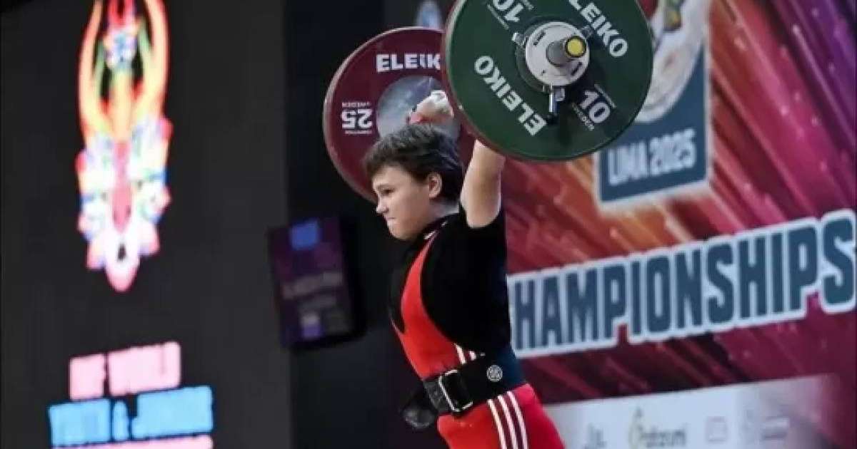 Қазақстандық 15 жастағы ауыр атлет қыз әлем чемпионы атанды