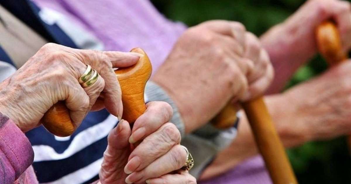 Министр мәлімдемесі: мыңдаған қызметкердің зейнет жасы төмендейтін болды