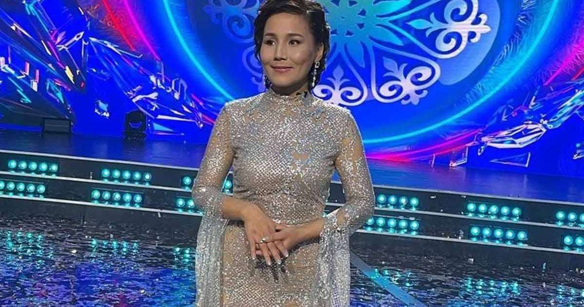 Әнімен желіні жарған құрылысшы қыз жұлдыздармен бірге үлкен сахнаға шықты