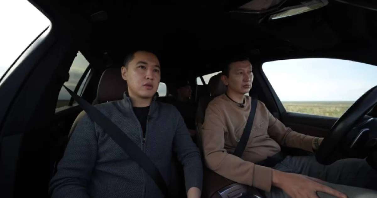 "Агрессорды ақтап, зомбылықты насихаттады": Серік Шәріптен сұхбат алған блогер Әлішер Елікбаев жұрттың ызасын тудырды