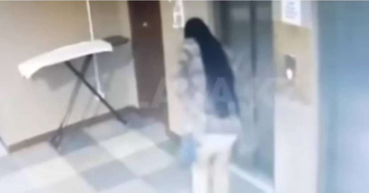 Ақтаудағы қонақ үйдің дәлізі дәретханаға айналды (ВИДЕО)