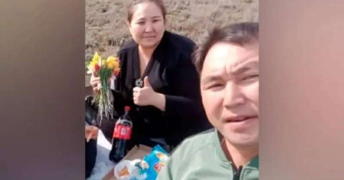 Ақтөбеде қызғалдақ ұстап фотоға түскен ауыл әкімінің ісін комиссия тексеріп жатыр   