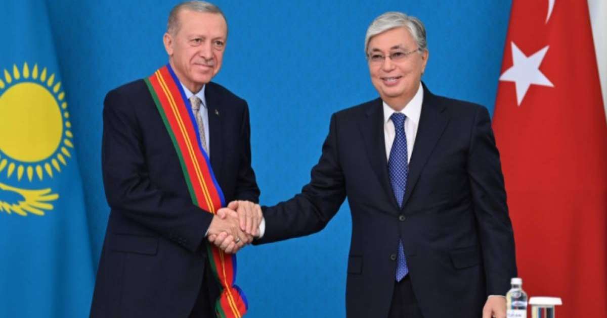 Мемлекет Басшысы Қасым-Жомарт Тоқаев Түркия президенті Режеп Ердоғанға түркі әлемінің жоғары орденін табыс етті