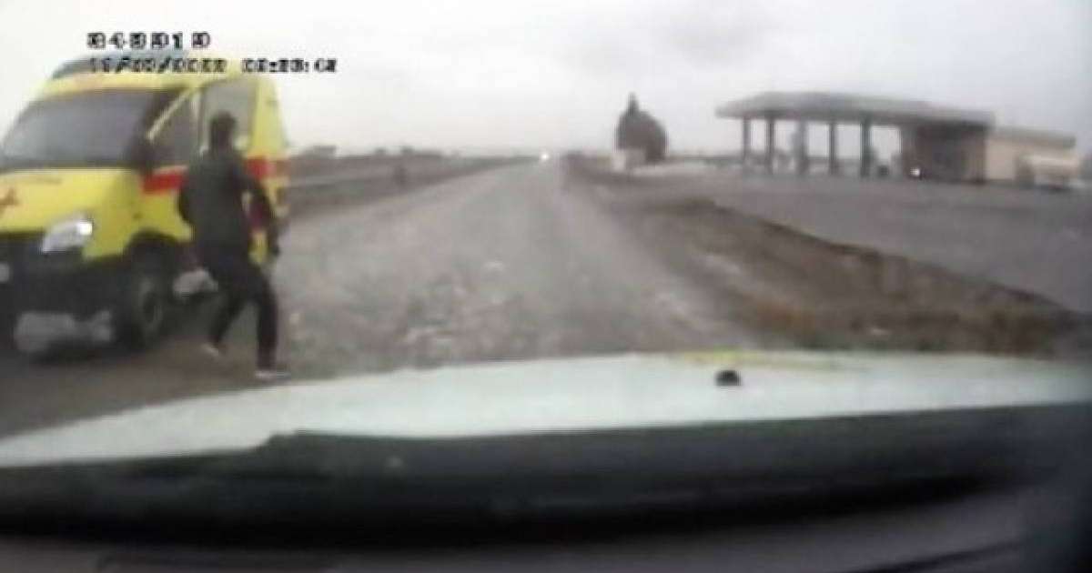 Толғағы келген әйелді жеткізбек болған: Жетісу облысында жедел жәрдем көлігі өртенді