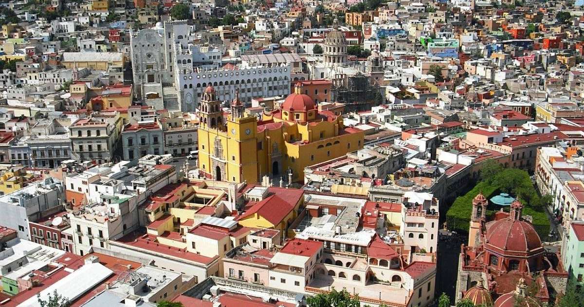 Мексикада коронавирустен күніне мыңнан аса адам көз жұмуда