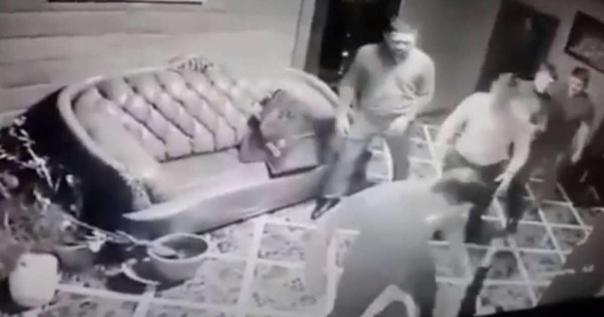 Жаңа жыл қарсаңында Өскемендегі мейрамханада төбелескен бір топ шенеуніктің видеосы жарияланды