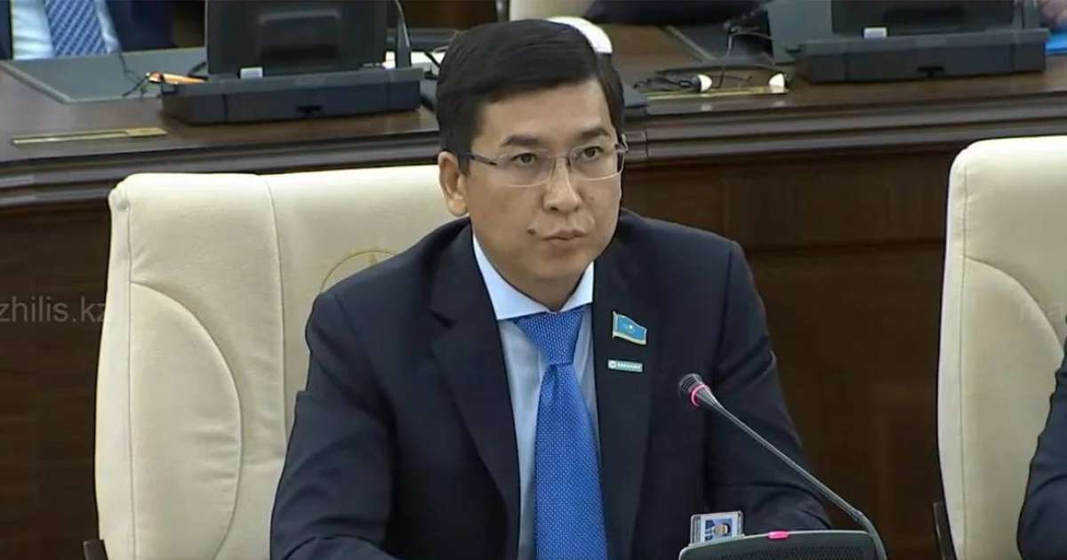 Асхат Аймағамбетов: Смартфон кітаптан арзан болмауы керек