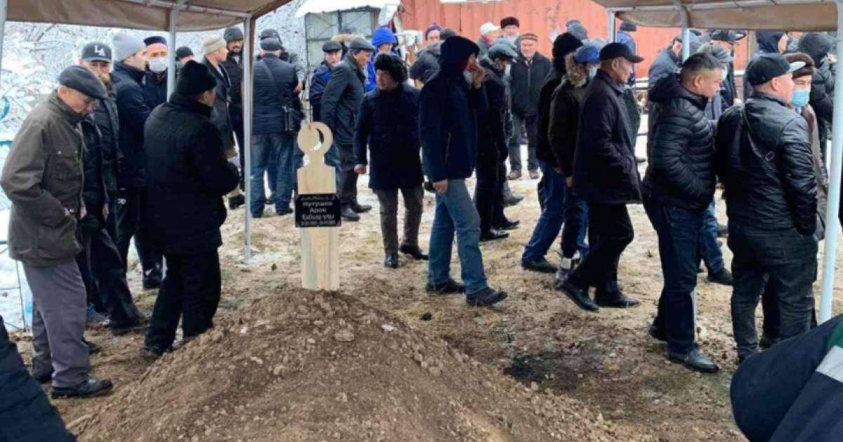 Алматыда Арон Атабекті ақтық сапарға шығарып салды