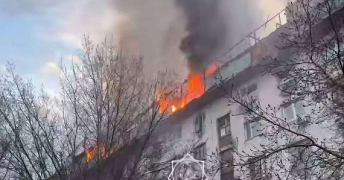 Астанада 500-ге жуық адам тұратын жатақхана алапат өртке оранды (ВИДЕО)