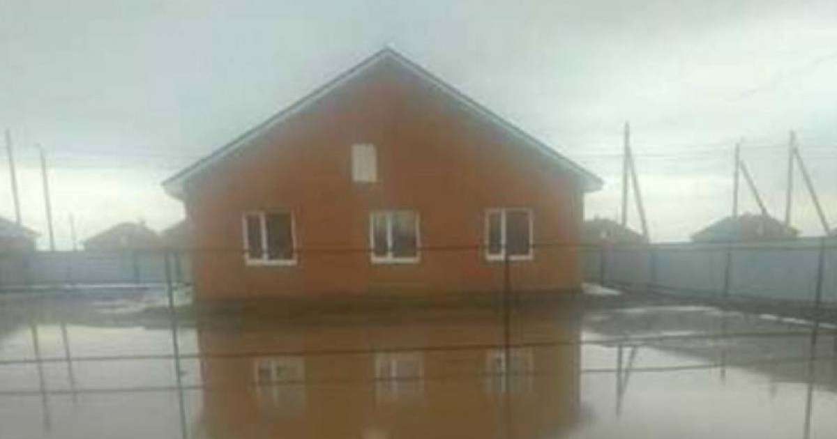 Қостанай облысында баспанасы өртенгендердің жаңа үйлерін су басып қалды