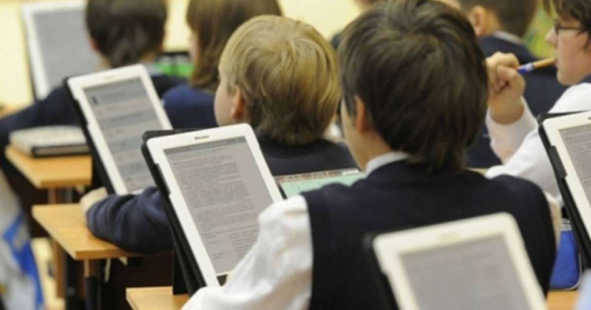 Мектептегі оқулықтарды планшеттер алмастырады - Бағдат Мусин