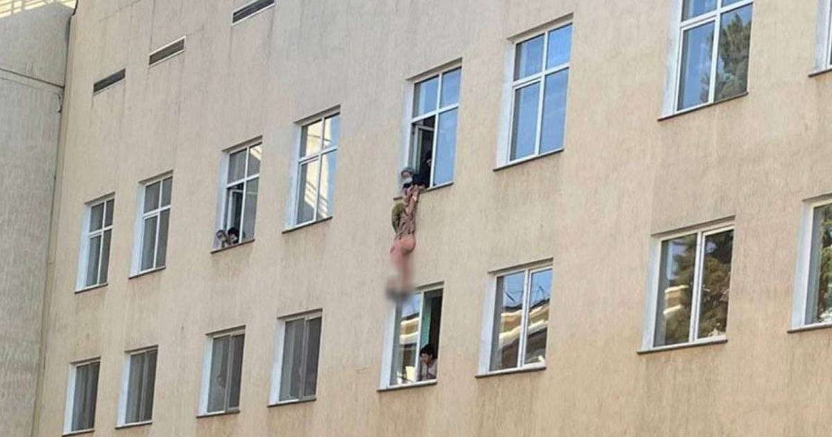 Қаскелеңде үш баласы бар жүкті әйел терезеден секірмек болған