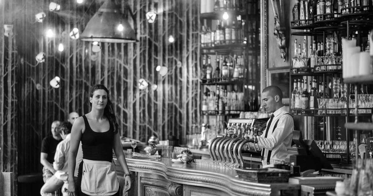 Экс-депутат орыс тілі үшін даяшыға пышақ ала жүгірді