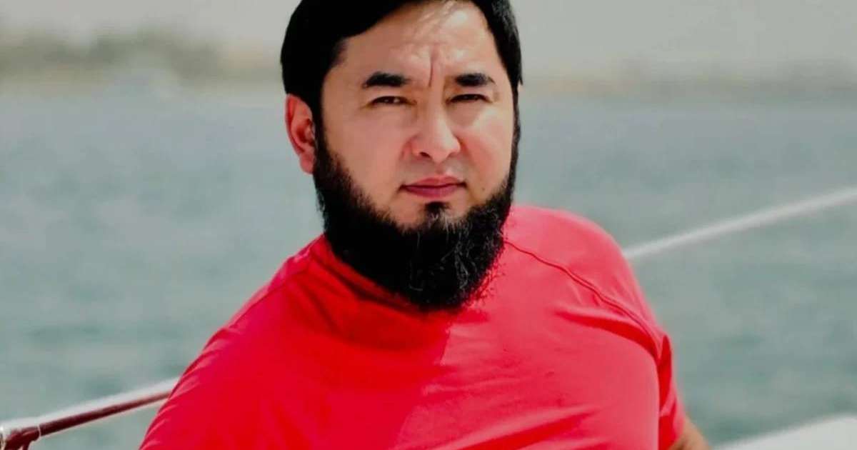 "Мектепте "мини юбка" киген қыздар жүкті болып жатыр": Атышулы блогер тағы да мәлімдеме жасады