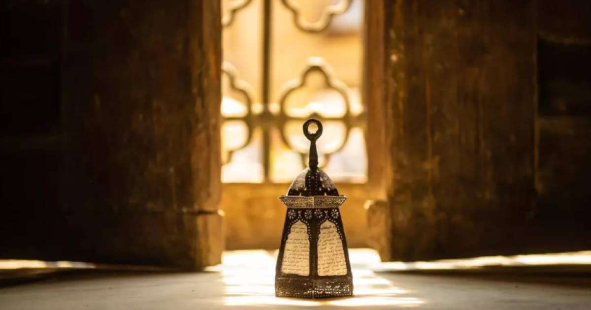 "Әйелімді ернінен сүйіп ұшықтады": Діни басқарма кесенеде түсірілген видеоға қатысты пікір білдірді