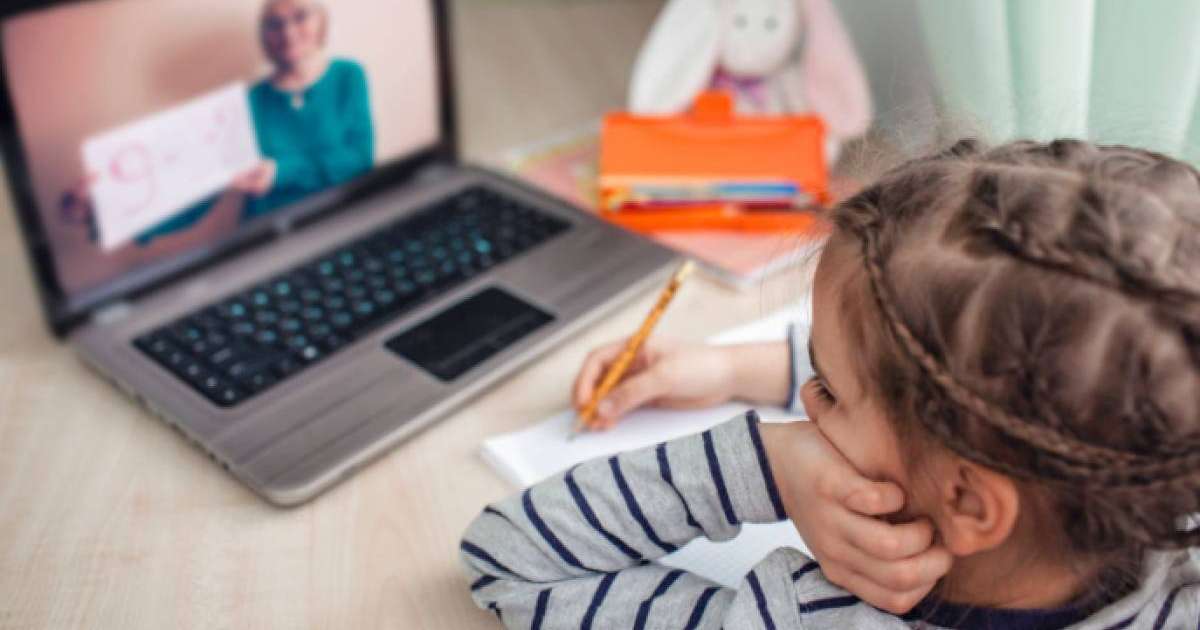 Нұр-Сұлтанда аязға байланысты бірінші ауысымдағы 0-4 сынып оқушылары қашықтан оқиды