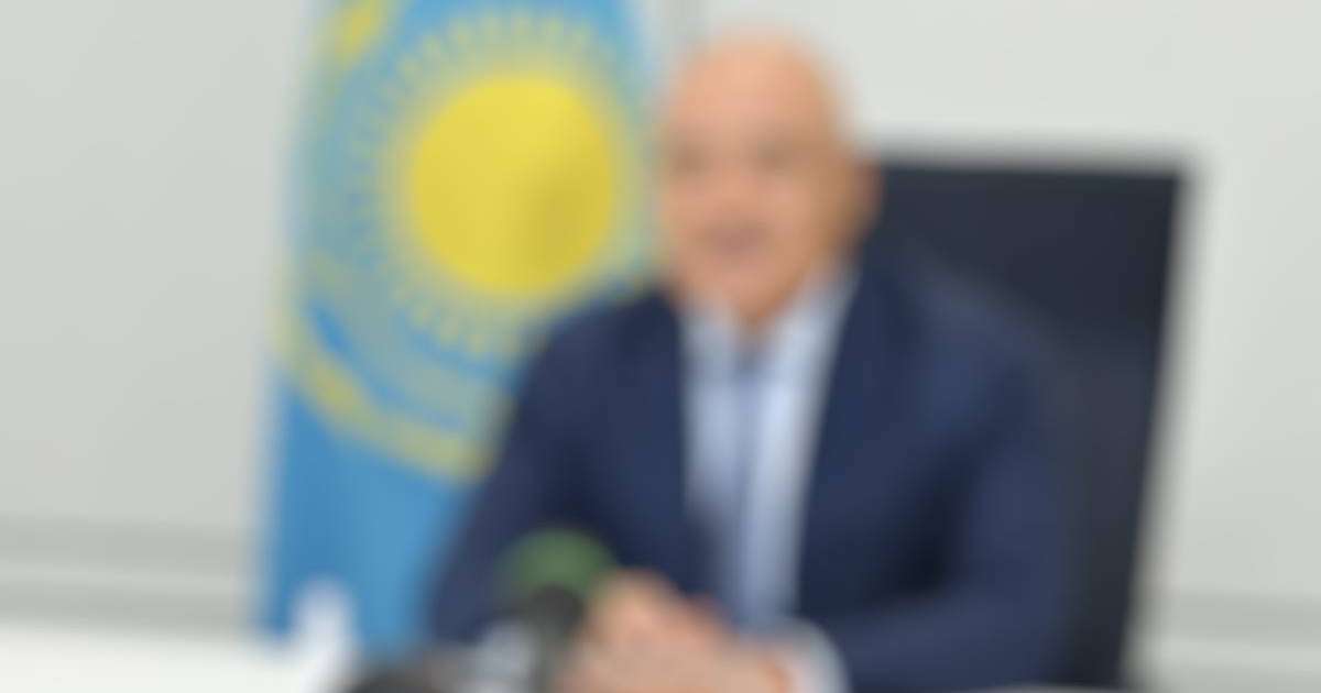 1 миллион 900 мың теңге жалақы алатын әкім