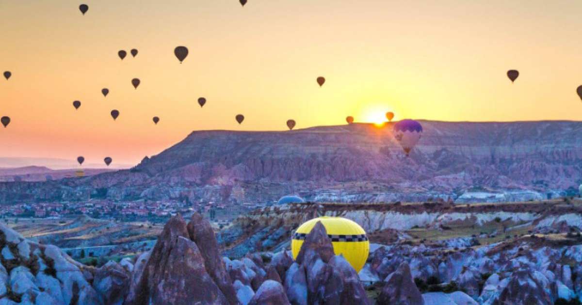 Түркияда туристер отырған әуе шары құлады: қаза тапқандар бар