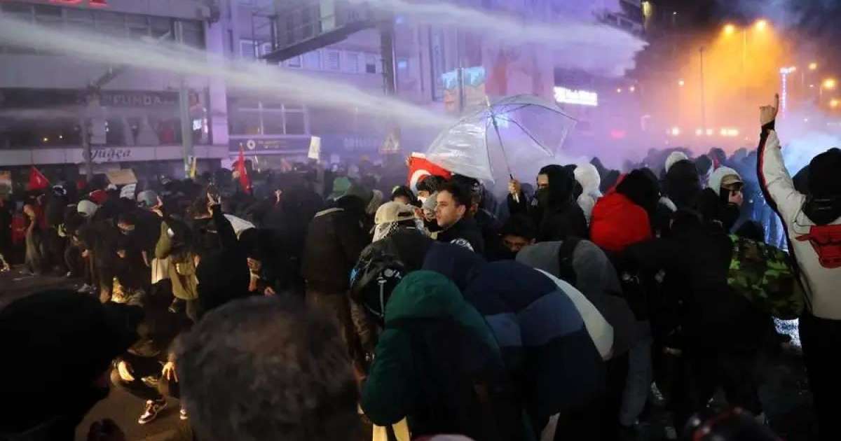 Түркияда Ыстамбұл мэрінің ұсталуына қарсы наразылық кезінде 1400-ден астам адам тұтқындалды