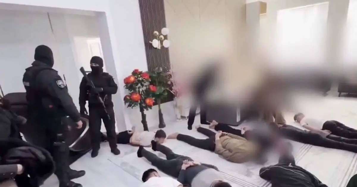 Шымкентте «алтын Назираның» зәулім үйінен бума-бума ақша мен 12 келі алтын табылды (ВИДЕО)