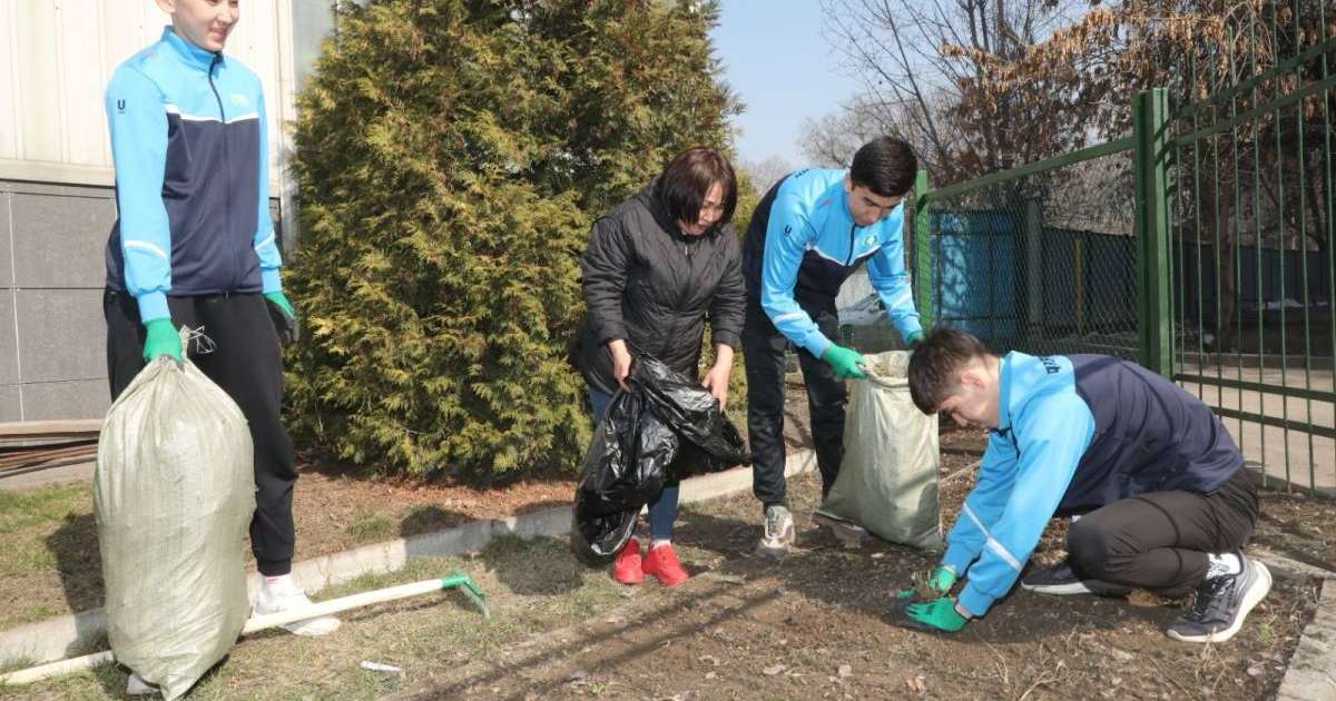 Звезды спорта вдохновляют на заботу о природе: в Алматы прошла акция по плоггингу