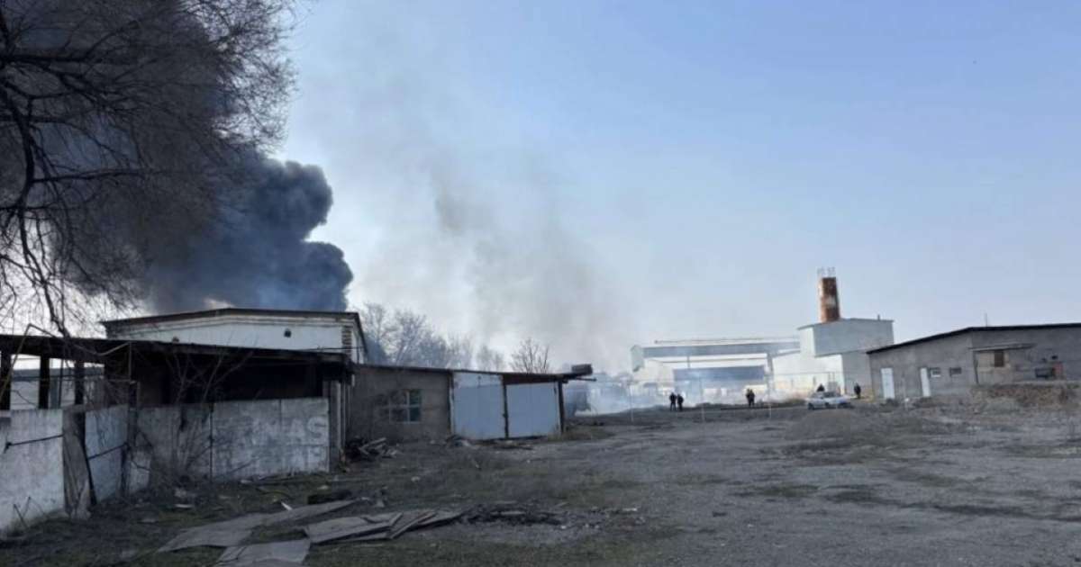 Әкімінің отбасына тиесілі. Таразда асфальт-бетон зауытынан өрт шықты