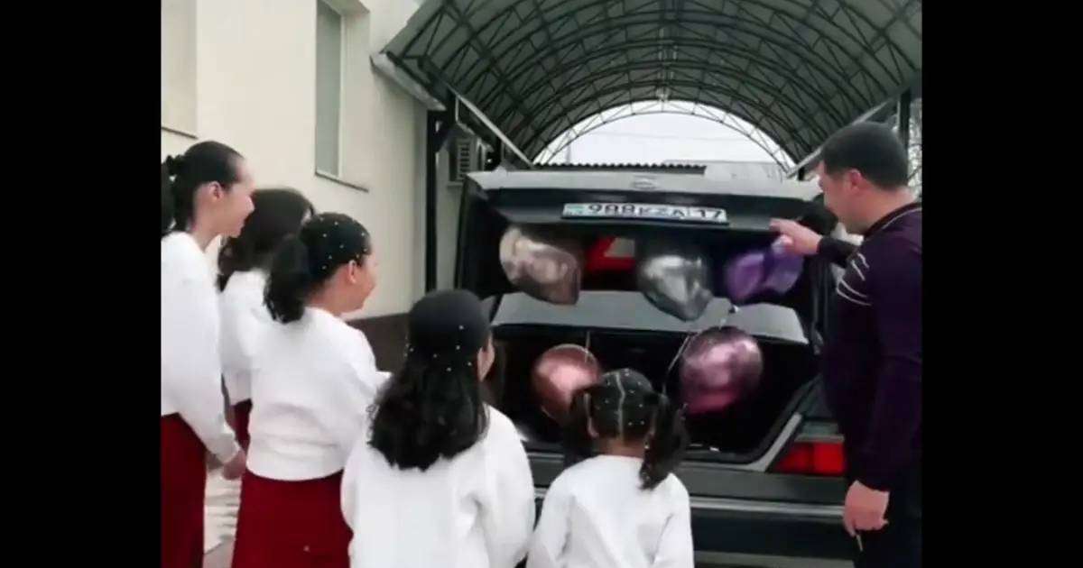 Жеті қызы мен әйеліне ерекше сыйлық жасаған азамат елді тәнті етті (ВИДЕО)