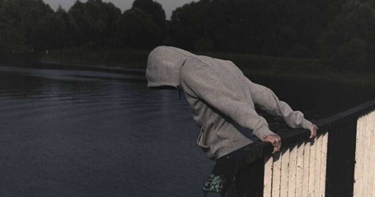 Қостанайда сүйген қызымен ұрсып қалған жігіт көпірден секіріп кетті (видео)